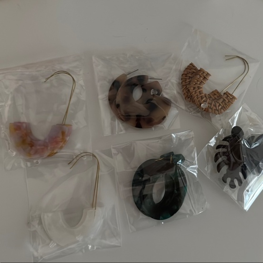 💜3/$12💜 Multicolor Earrings Set